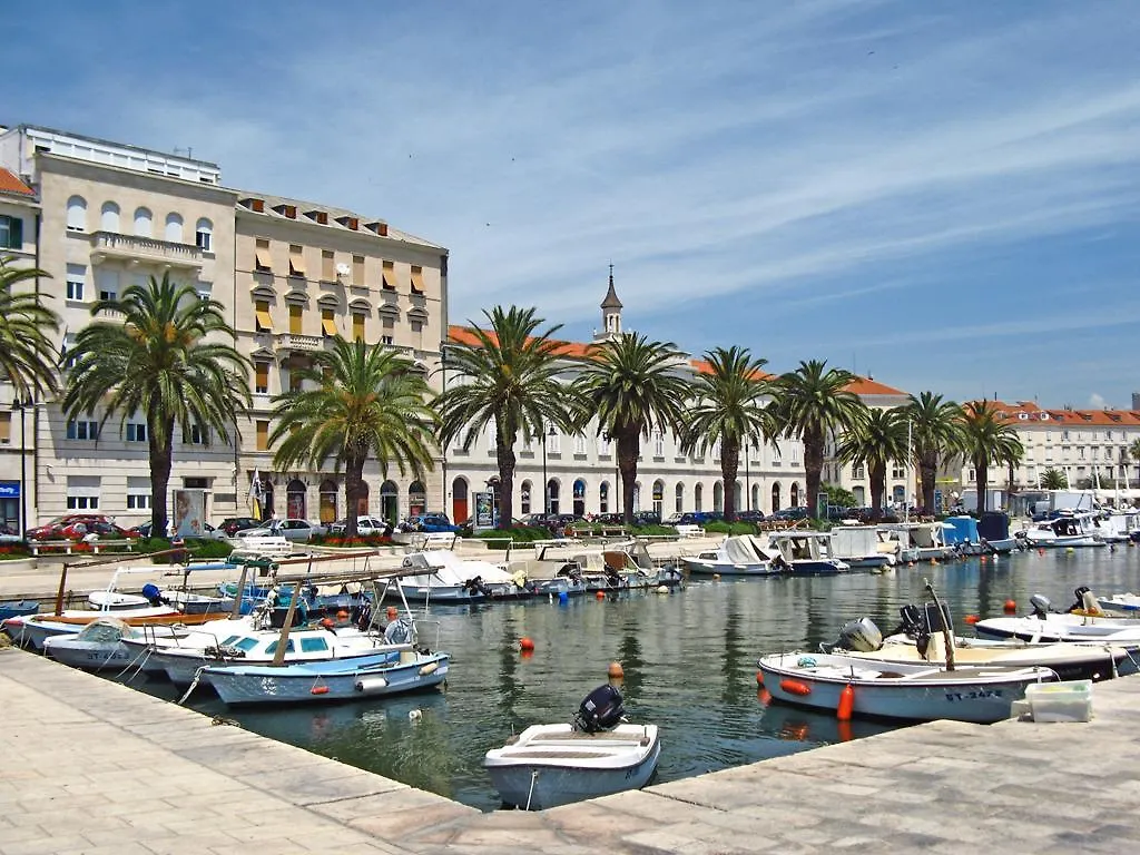 Apartment Ana 0*, Split